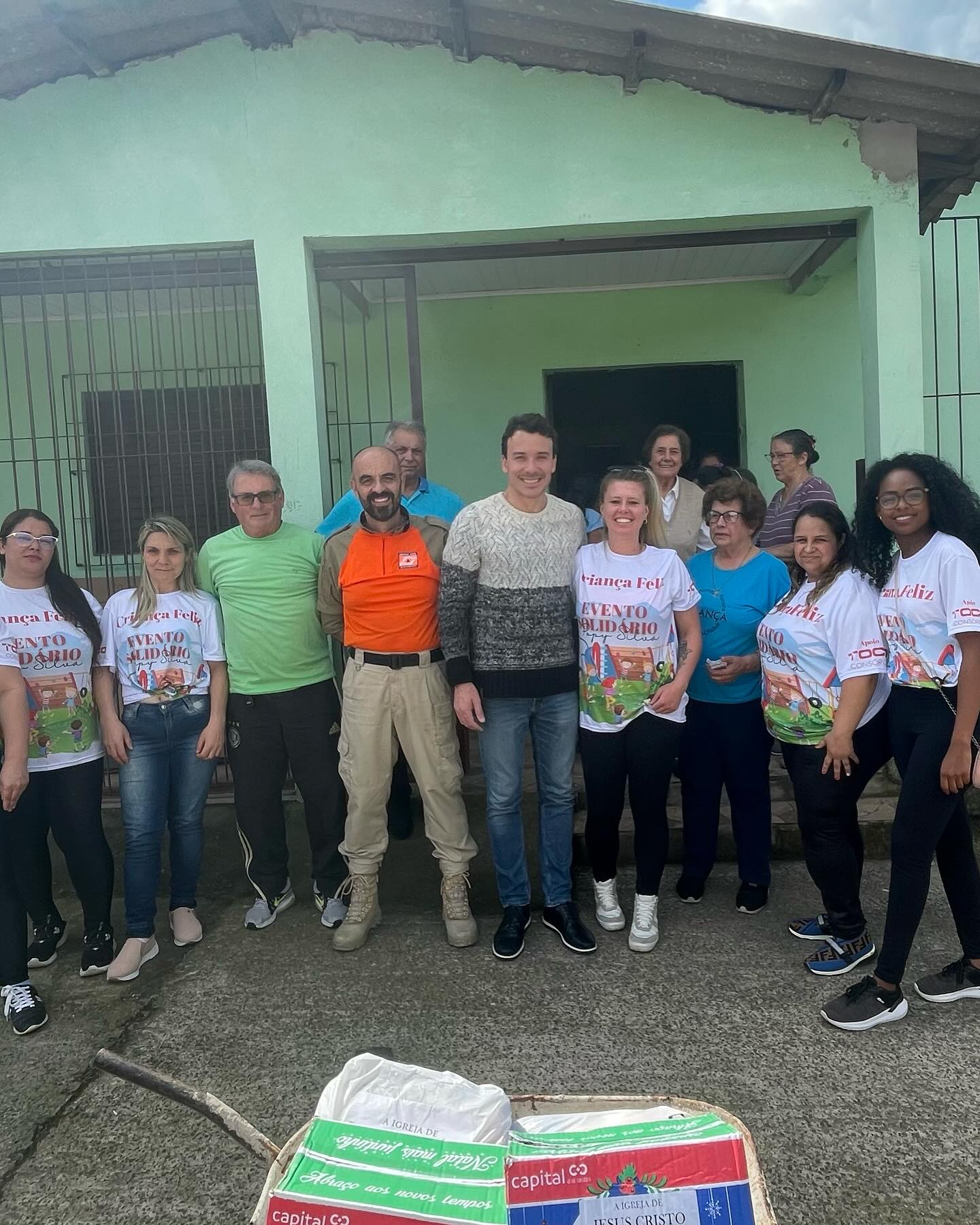 Entrega de Cesta básica e kit limpeza na Associação da Esperança juntamente com as Irmãs do projeto .