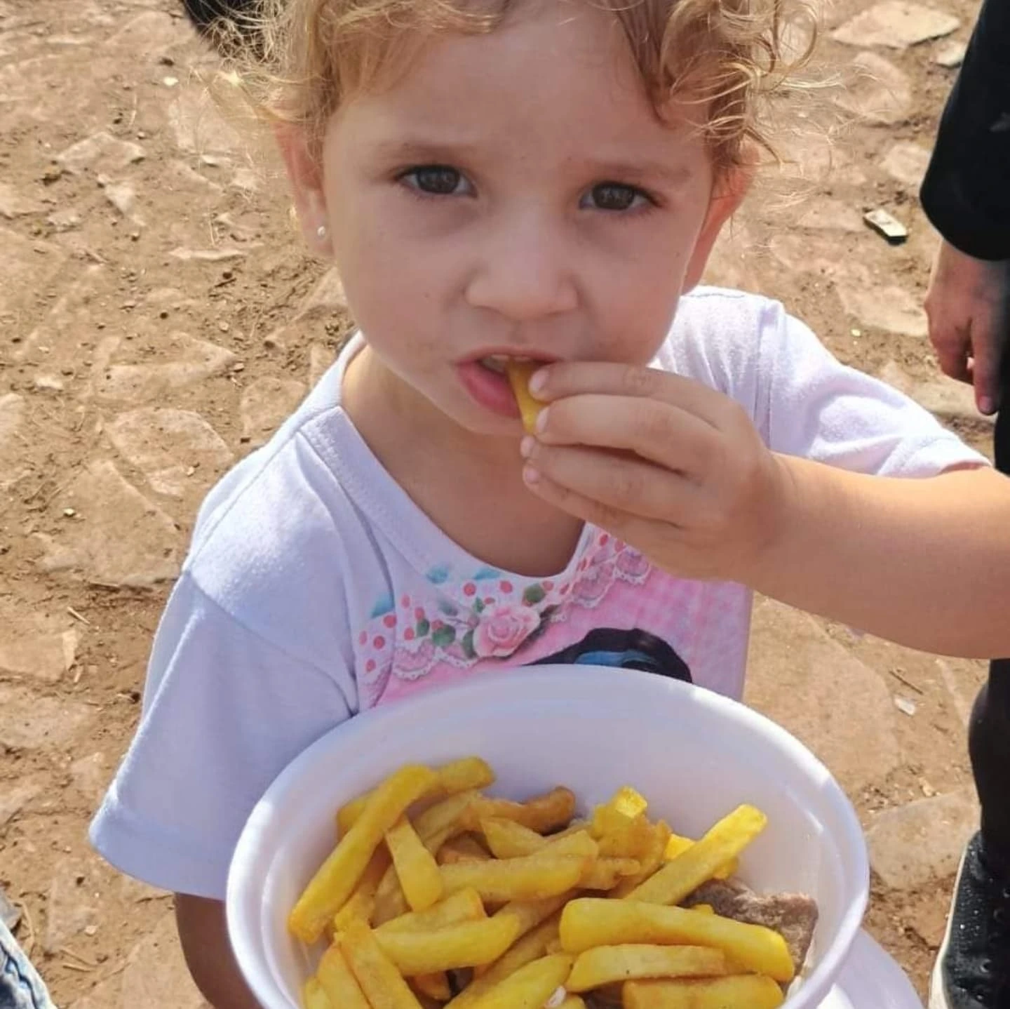 Dia de abençoar o próximo... doação de marmitas  Popy Silva doa alaminutas a centenas de família e crianças... 2024... obrigado senhor pôr me permitir ajudar tantas pessoas...