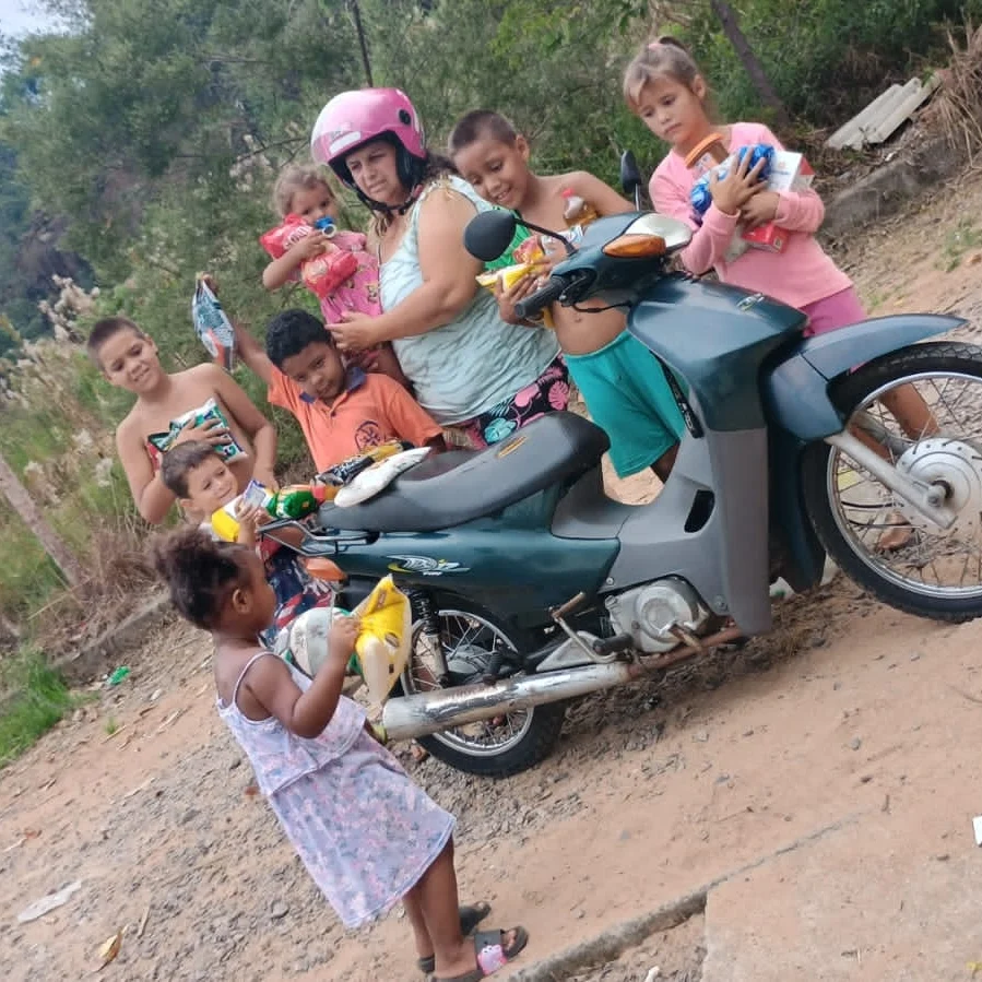 Alfama Hontem foi dia de visitar o interior...e saber como está as expectativas pra chegada do coelhinho da popy Silva🐇 família recebe visita da popy 🐇 @campanhapopysilva  @popydocesesalgados  #coelhi