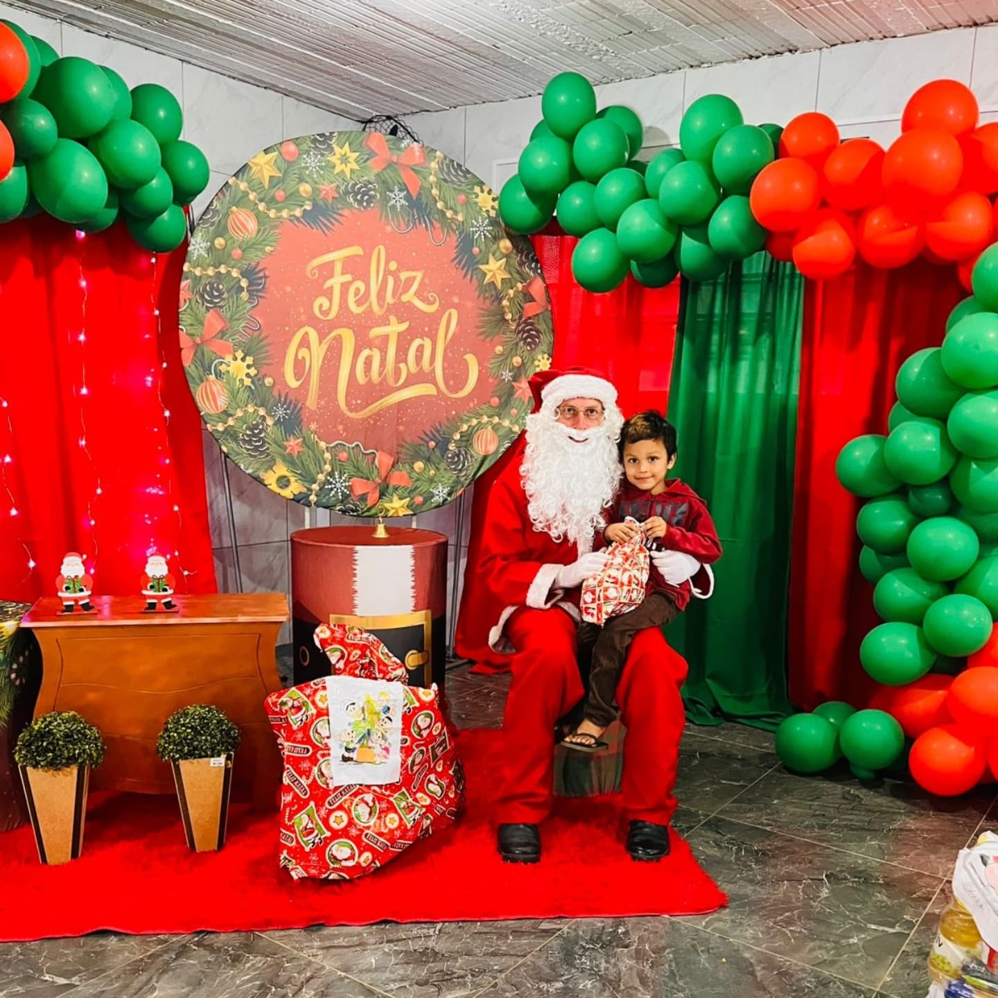 Natal 2024 @campanhapopysilva agradecendo a todos pela imensa ajuda,para que tudo isso fosse possível 🙏@evertonbaum @camilahrbl @marianaeidt @eunatalyaoliveiraa @vanessadaudts @cris.joias_ @bancodobra