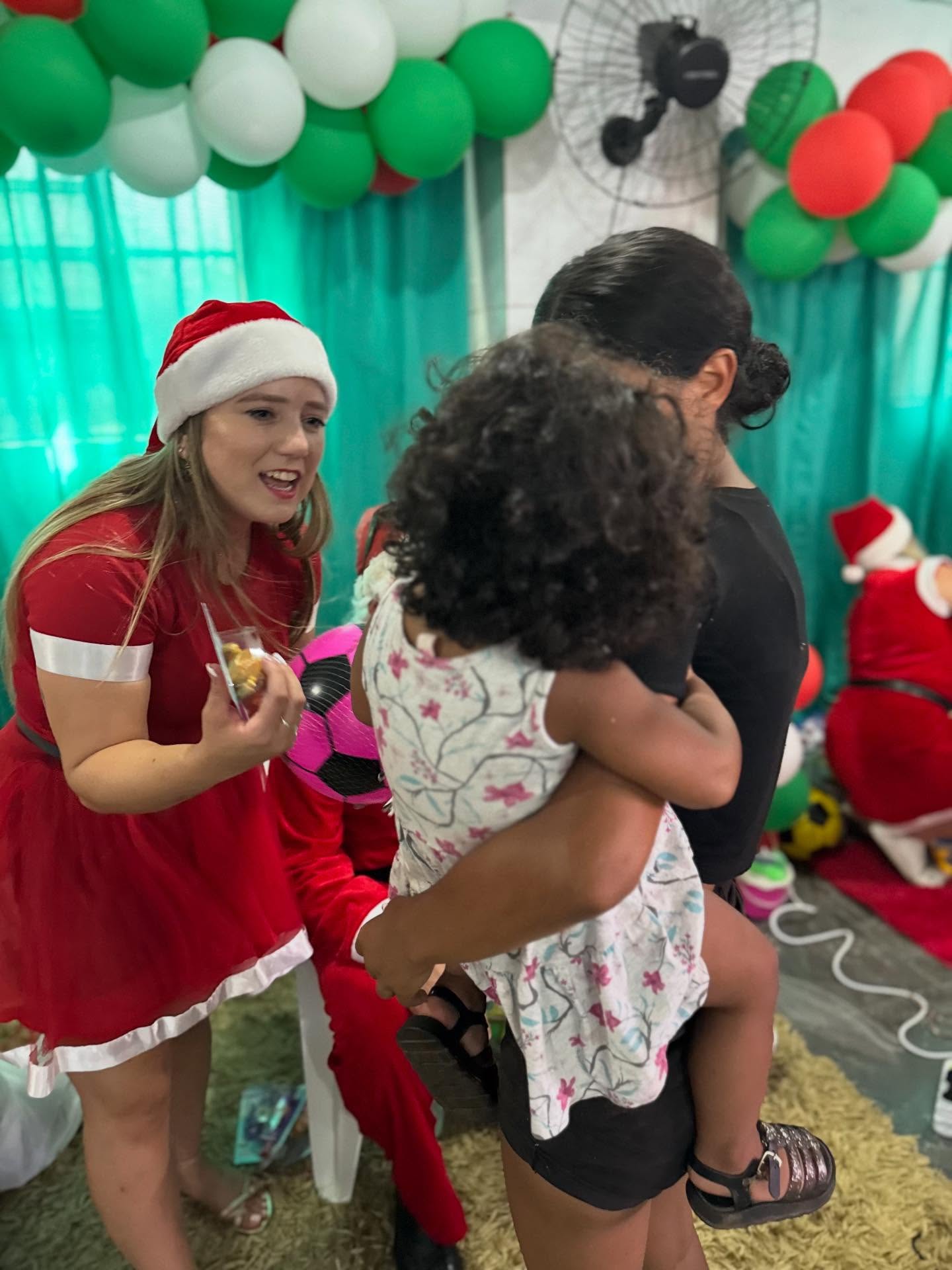 🎄✨ A magia do Natal tomou conta dos nossos pequenos! ✨🎄  Entre sorrisos, abraços, brincadeiras e muita alegria, nossa festa de Natal foi marcada por momentos que aquecem o coração 💖 Cada registro carr
