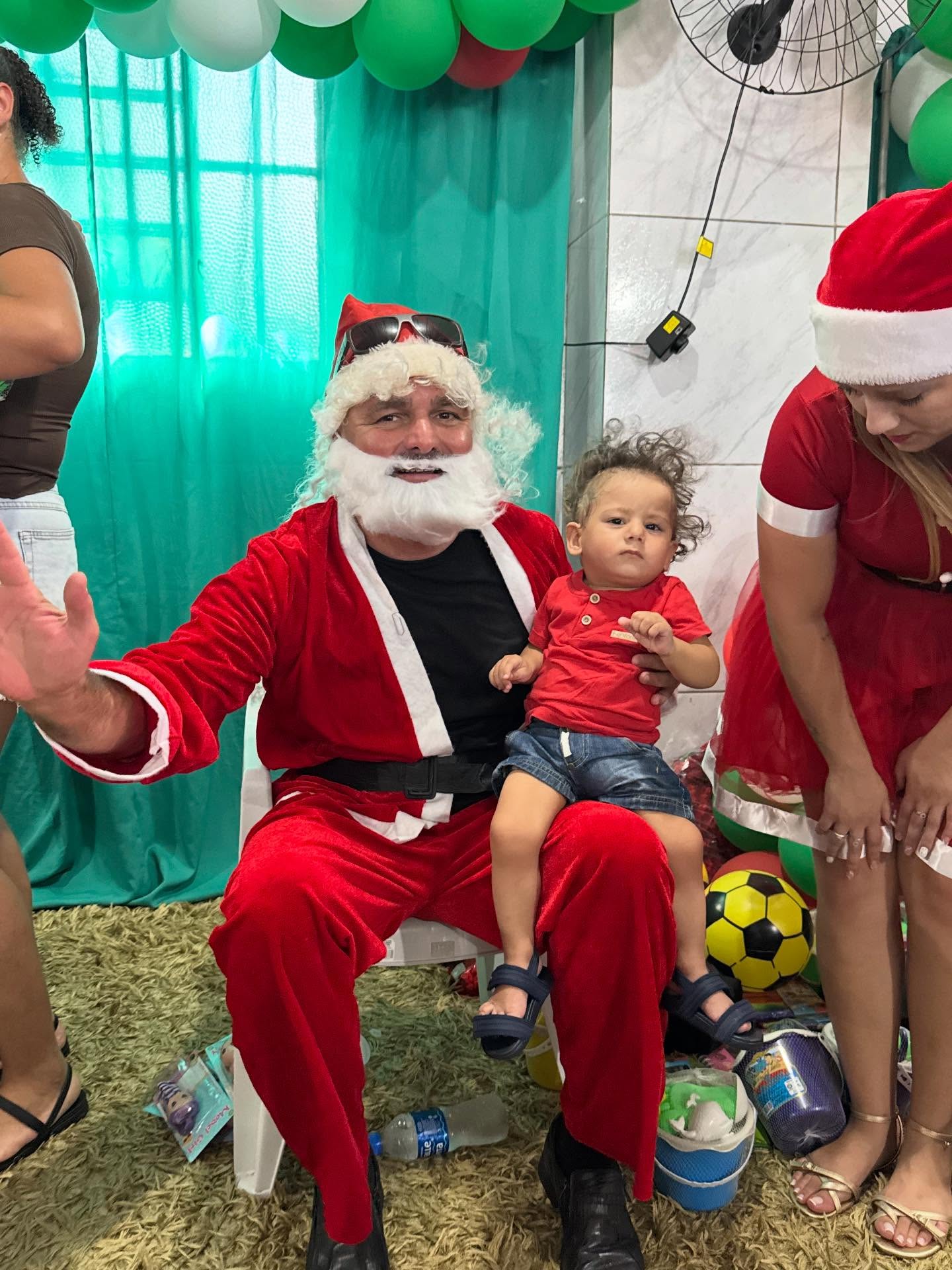 🎄✨ A magia do Natal tomou conta dos nossos pequenos! ✨🎄  Entre sorrisos, abraços, brincadeiras e muita alegria, nossa festa de Natal foi marcada por momentos que aquecem o coração 💖 Cada registro carr