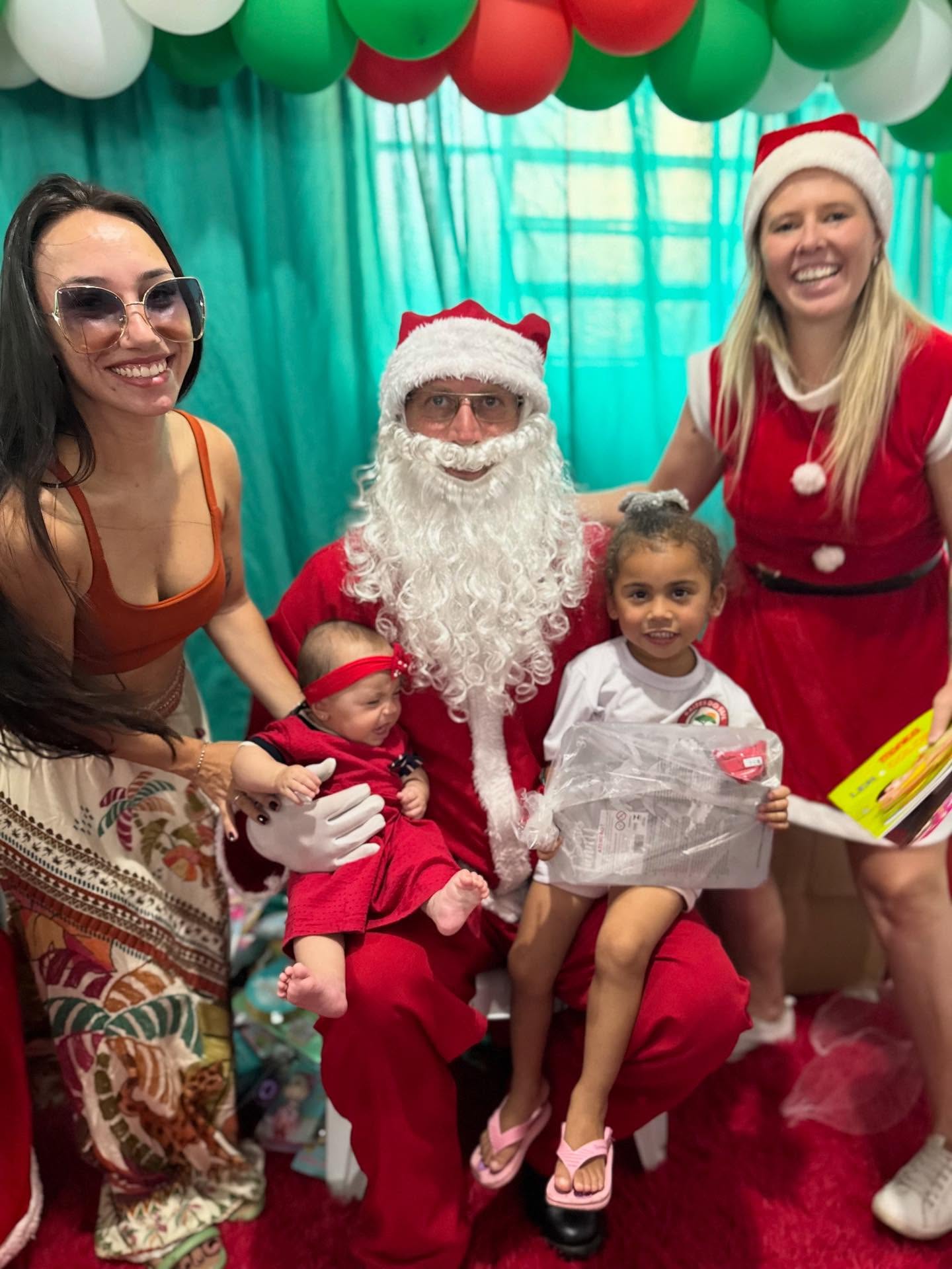 🎄✨ A magia do Natal tomou conta dos nossos pequenos! ✨🎄  Entre sorrisos, abraços, brincadeiras e muita alegria, nossa festa de Natal foi marcada por momentos que aquecem o coração 💖 Cada registro carr